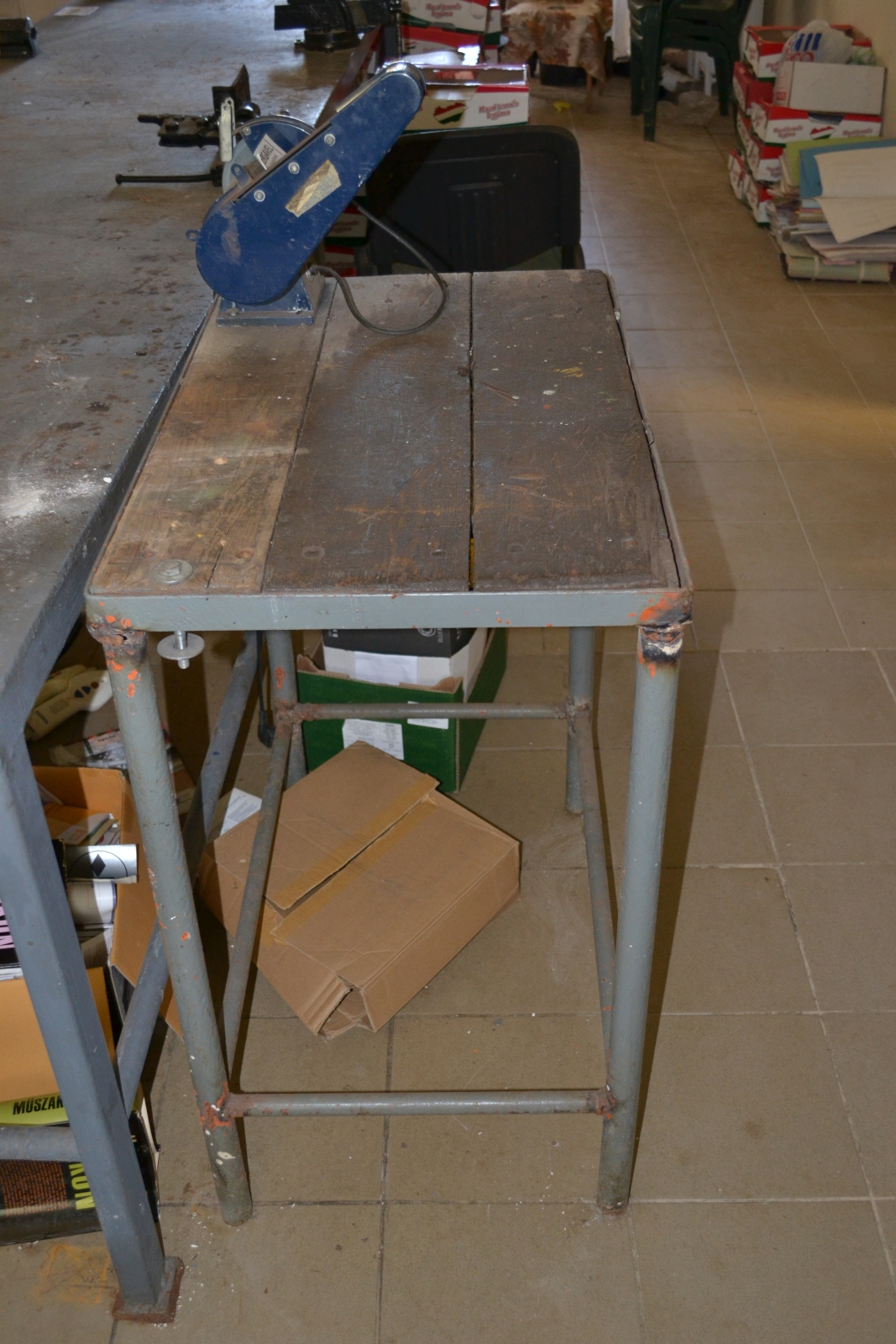 Munkaasztal csiszológéppel 5