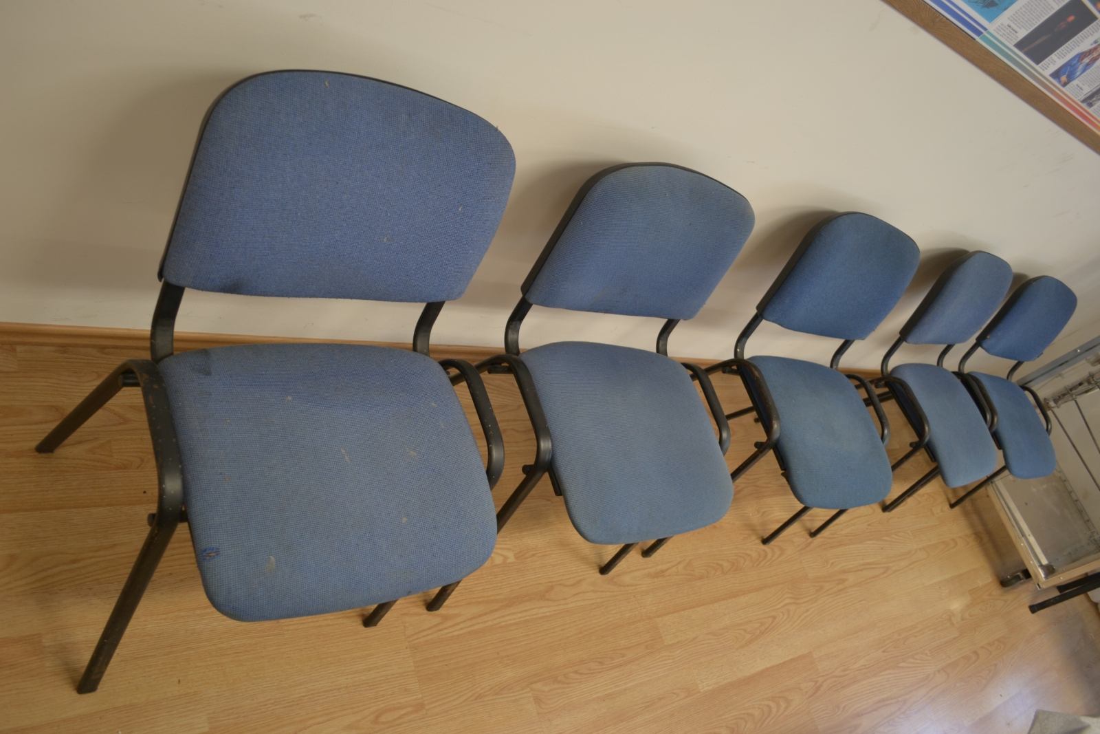 Iskolapadok székekkel 5