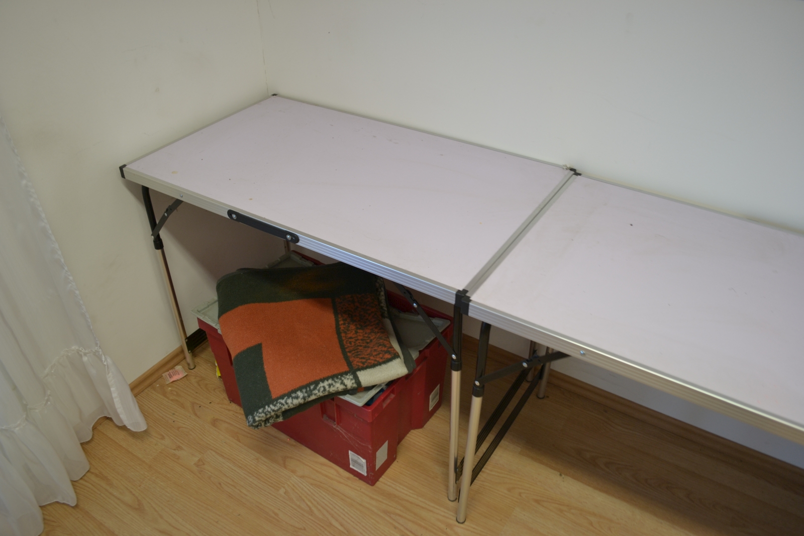 Összecsukható asztal 6