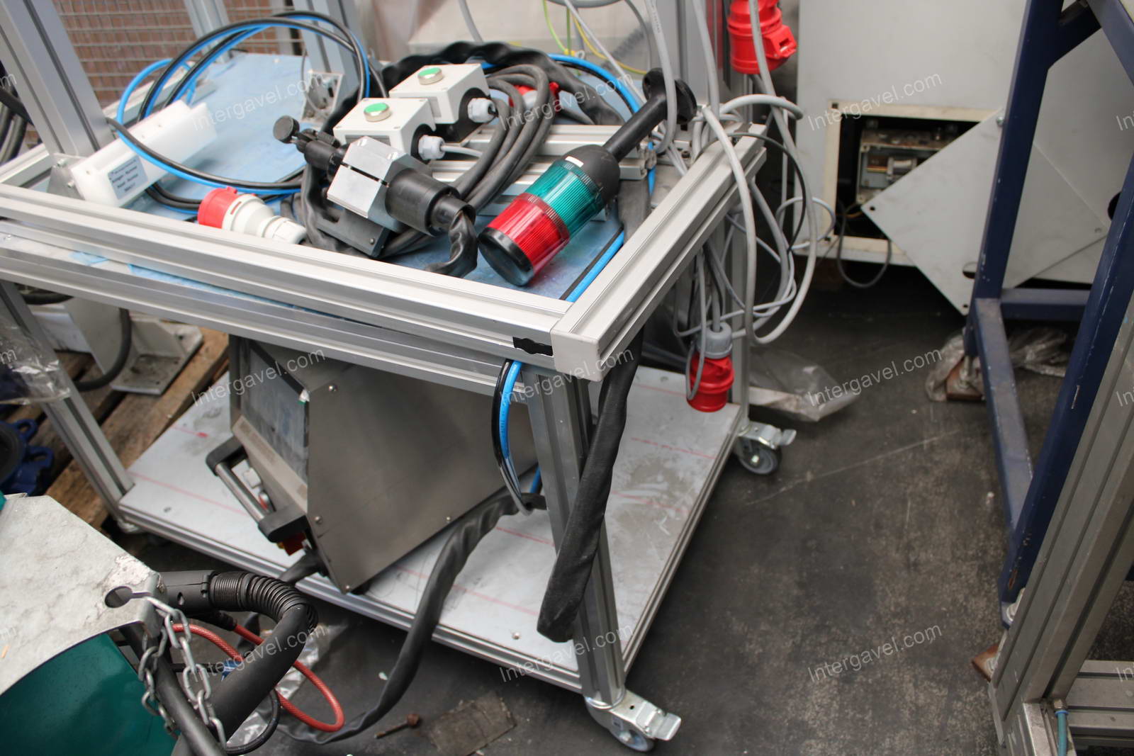 Bontott szerelő munkahely 8