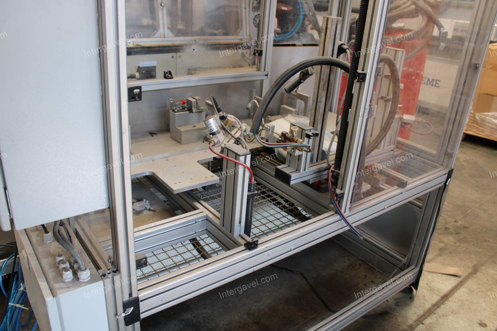 Bontott szerelő munkahely 2