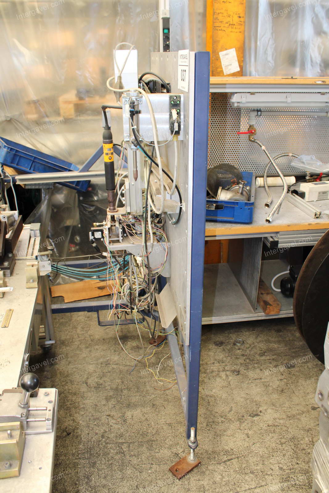 Bontott szerelő munkahely 2