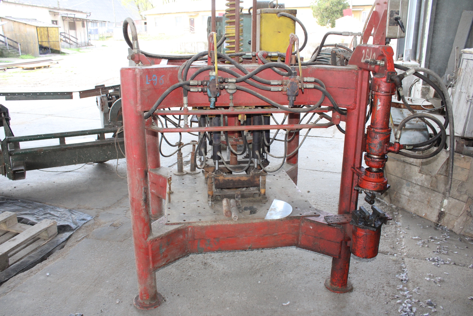 Hidraulikus présgép 6