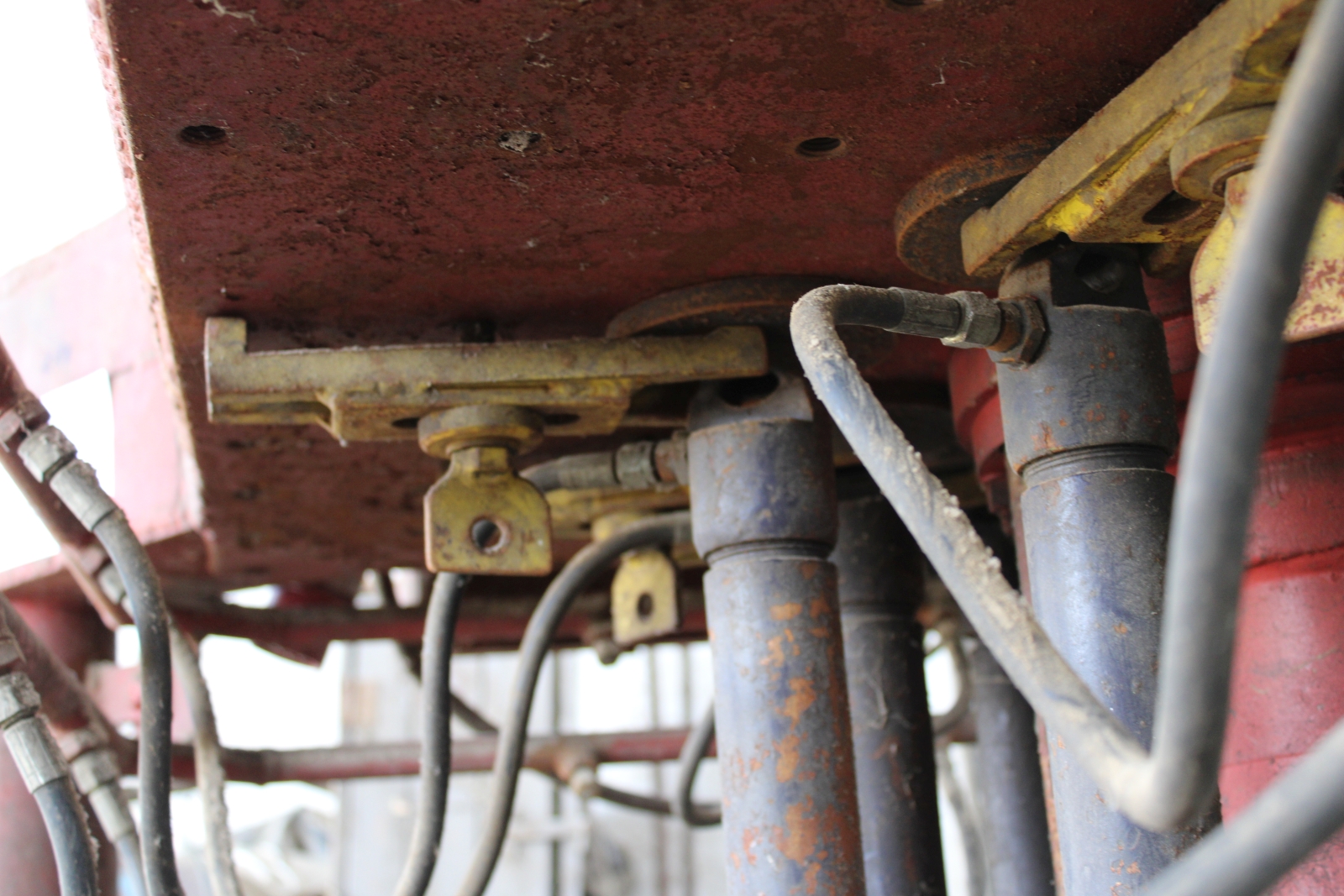 Hidraulikus présgép 10