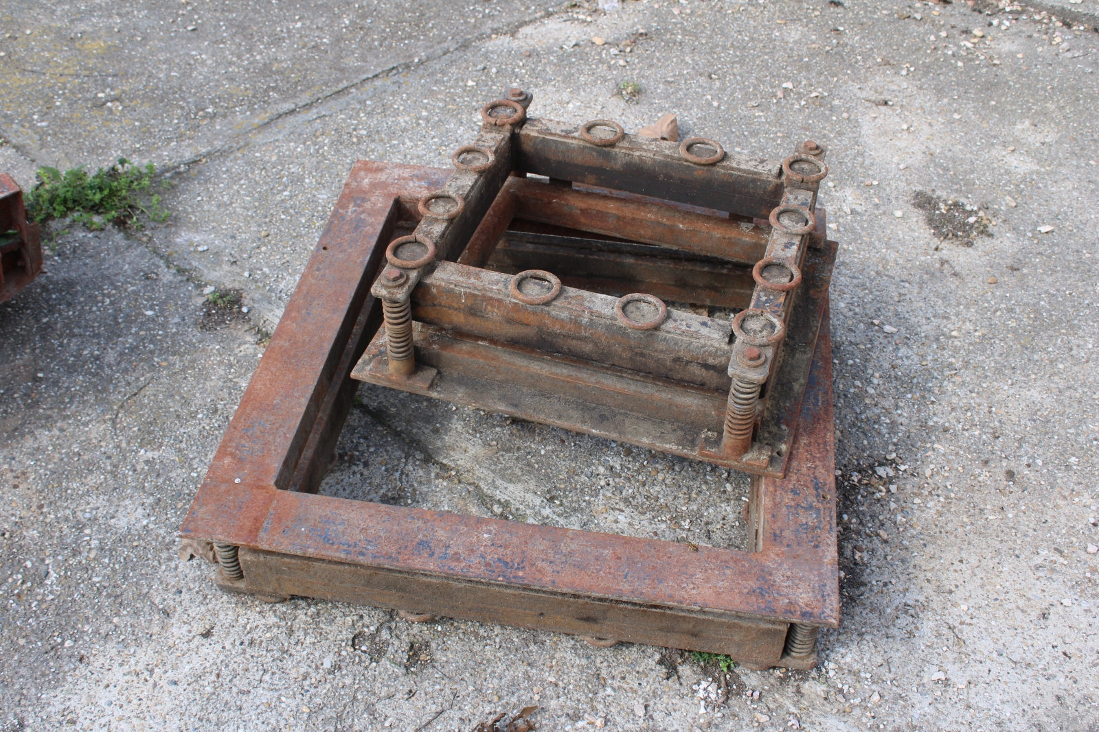 Hidraulikus présgép 12