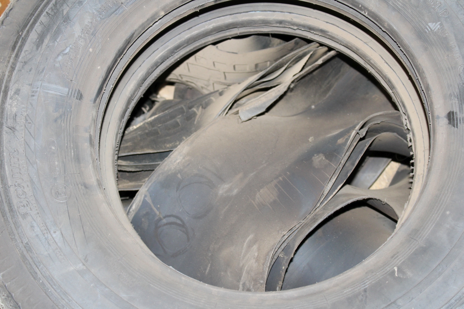 Alkatrész - Gumiköpeny 2