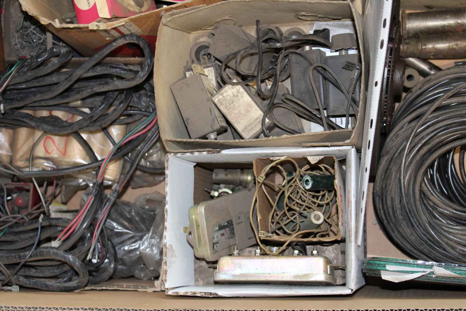 Alkatrész - Autóvillamosság, gépkocsi 6