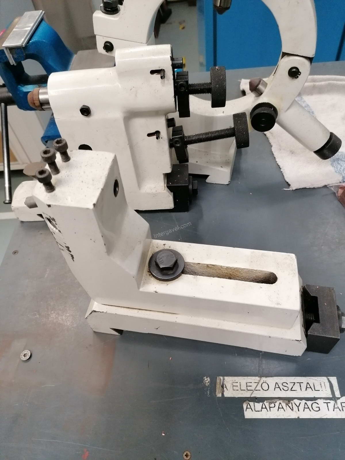 Univerzális köszörű 23