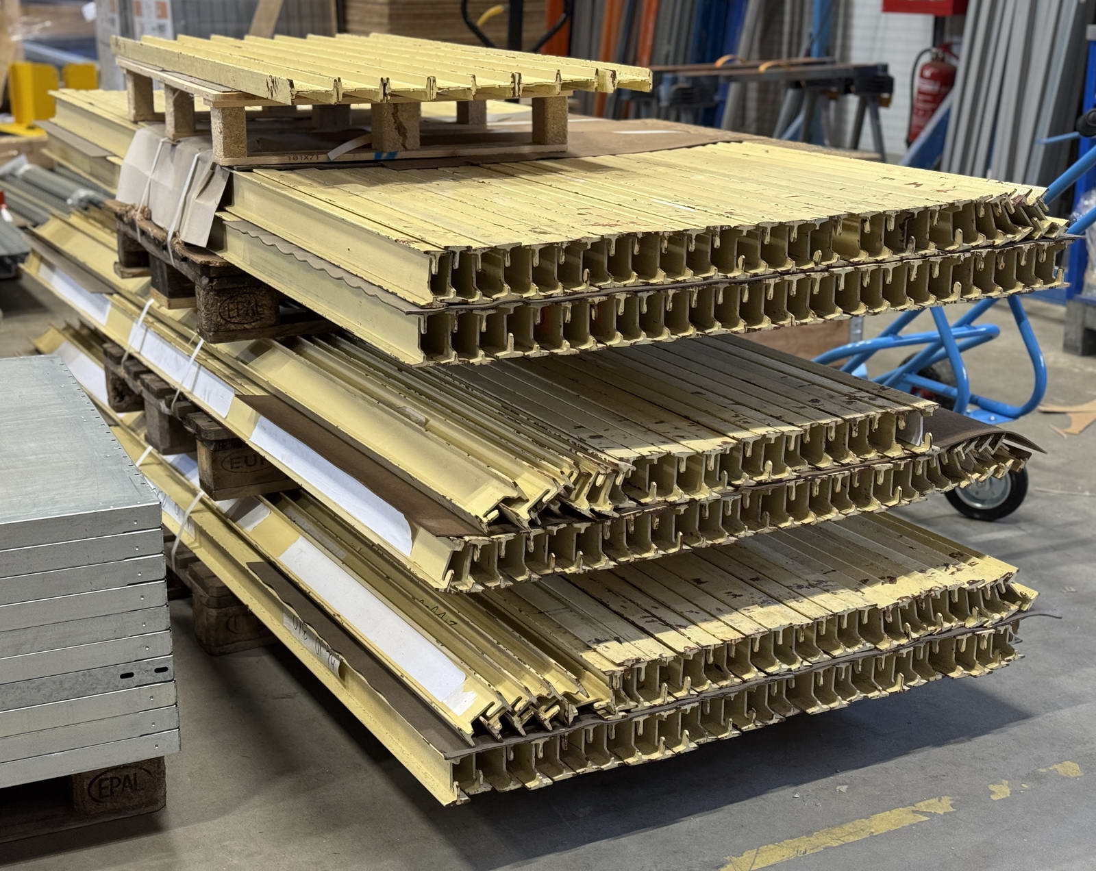 Raklapos állvány 24