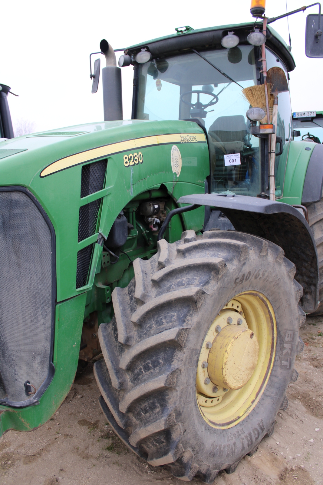 John Deere traktor 6