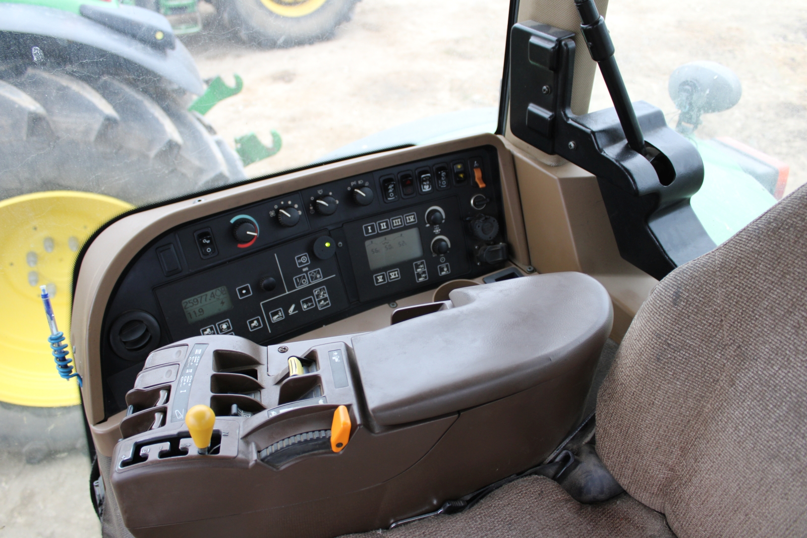 John Deere traktor 9