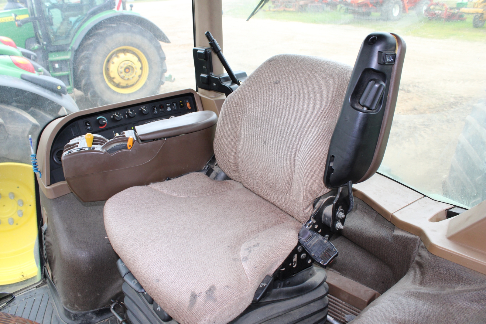 John Deere traktor 10