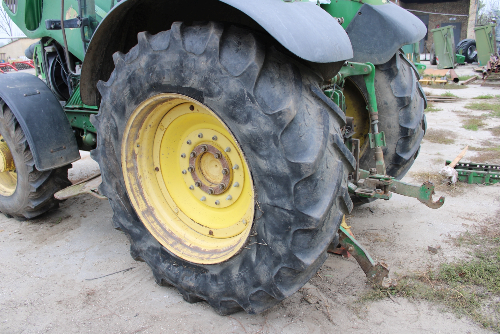 John Deere traktor alkatrésznek 8