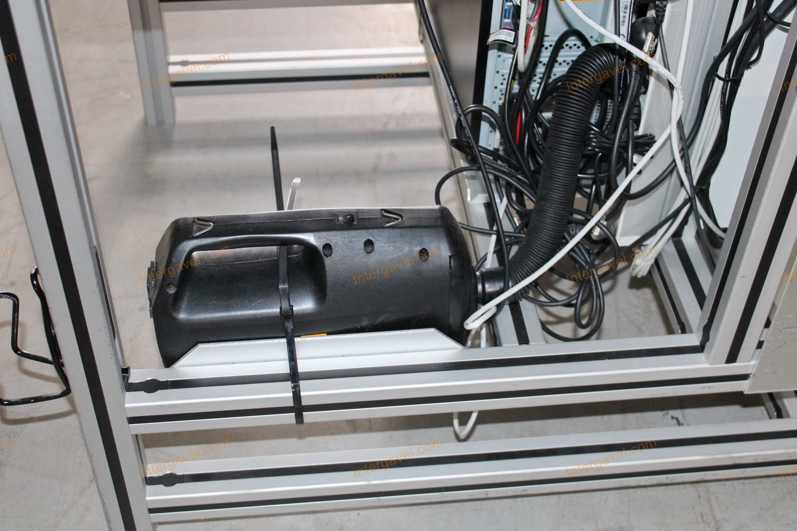 Bontott szerelő munkahely 17