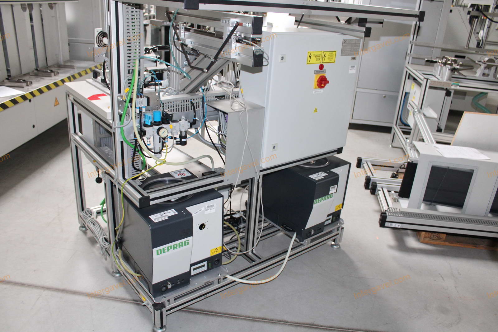 Bontott szerelő munkahely 18