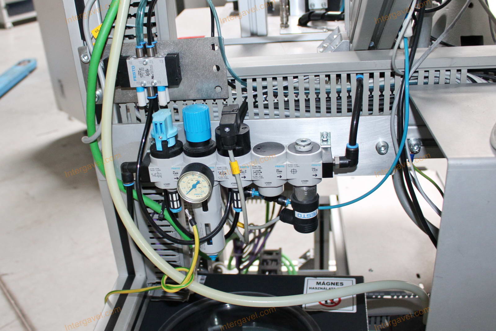 Bontott szerelő munkahely 26