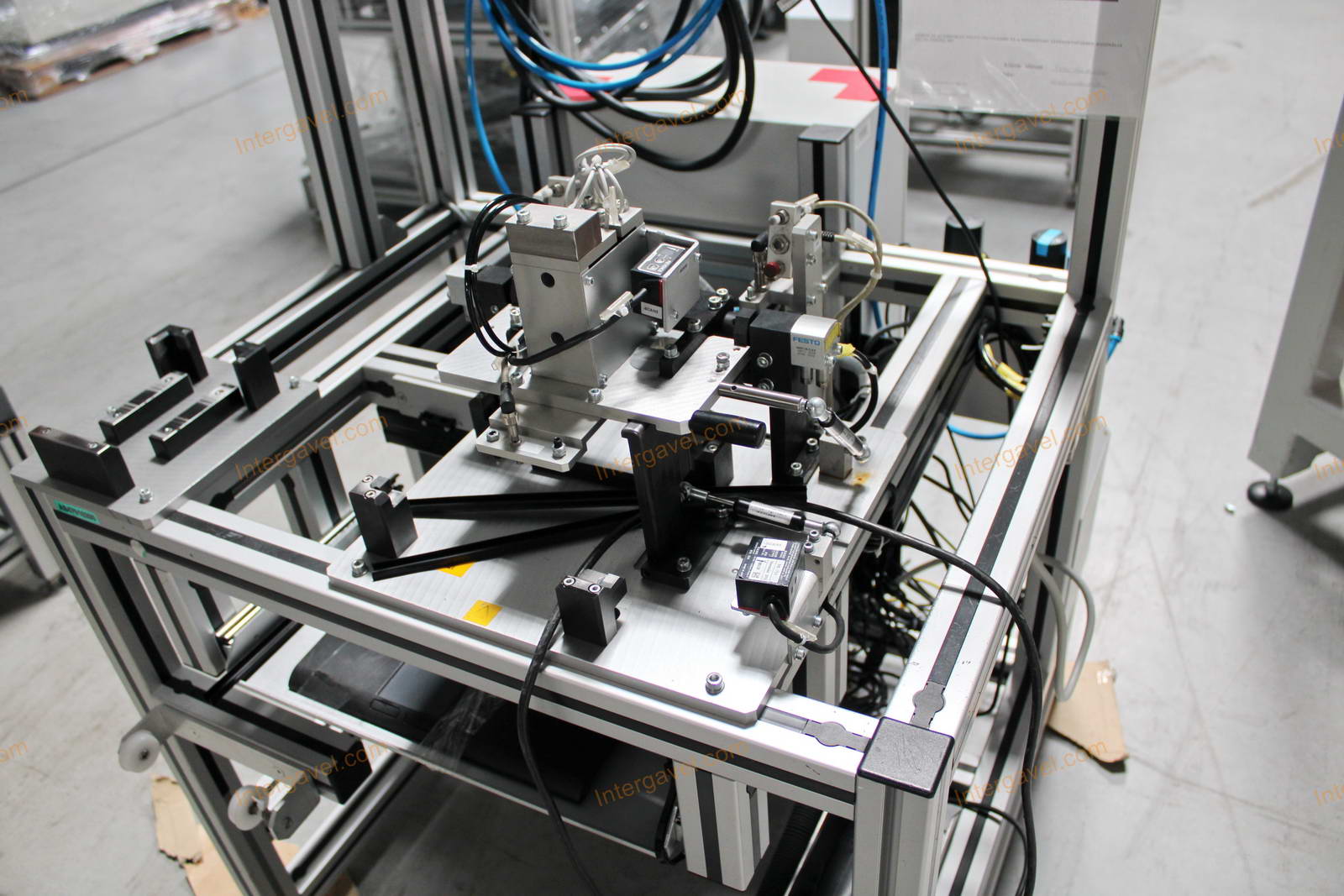 Bontott szerelő munkahely 5