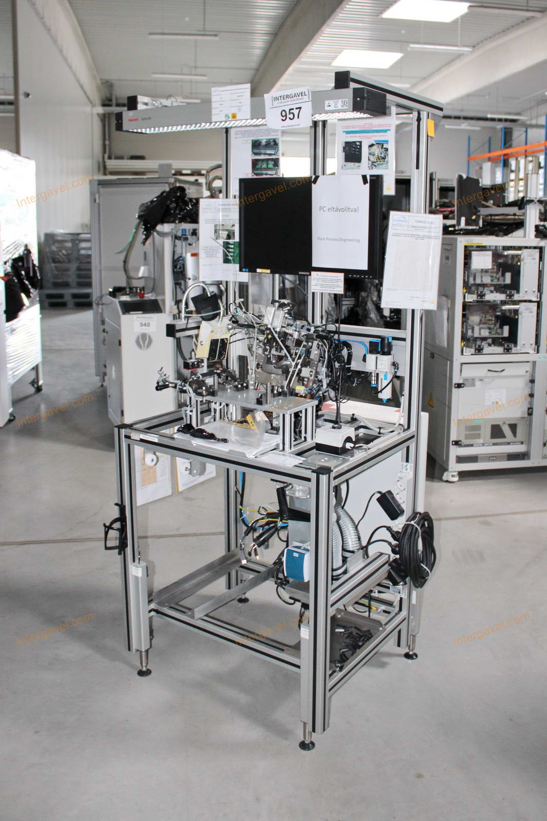 Bontott szerelő munkahely