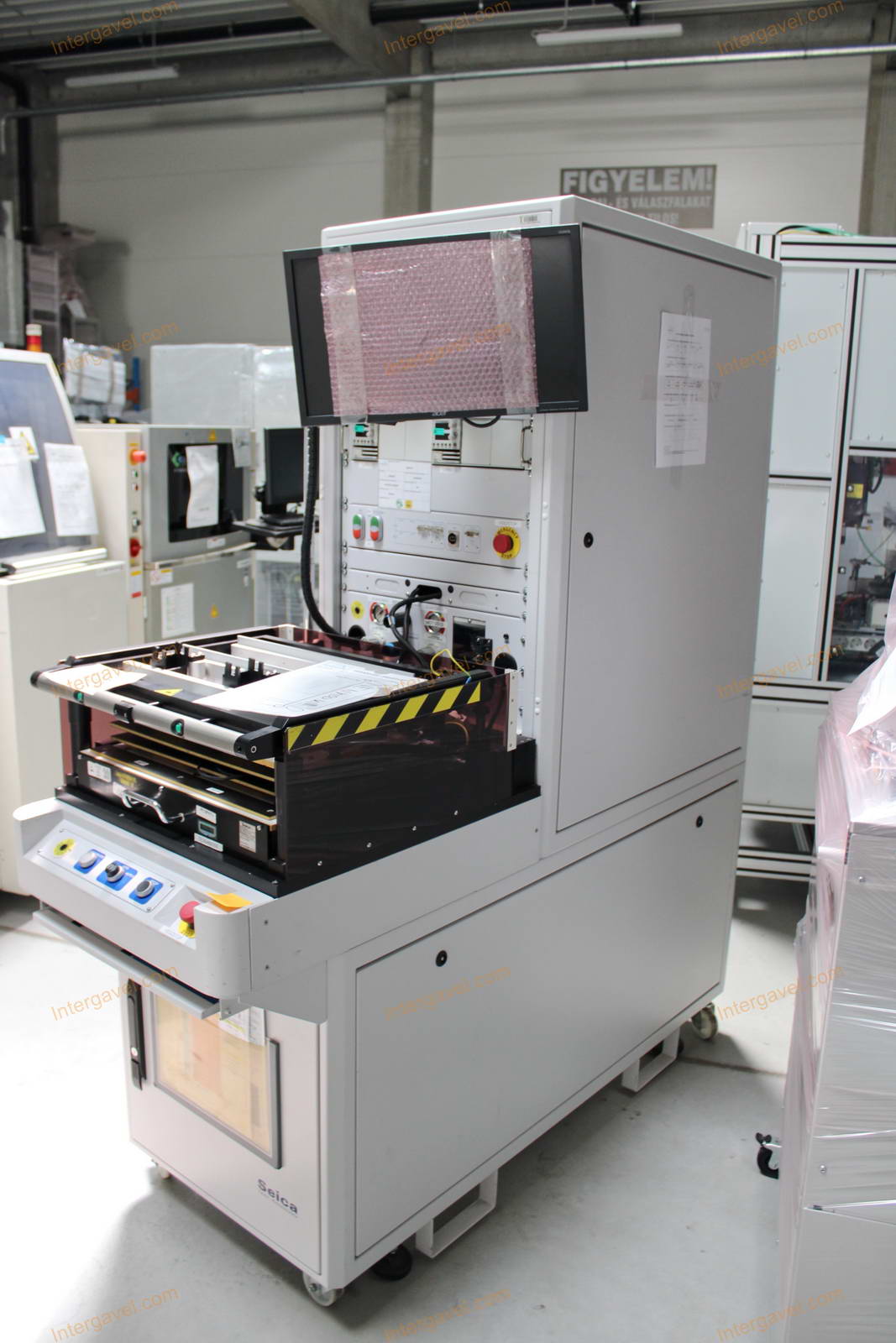 Bontott teszt szekrény