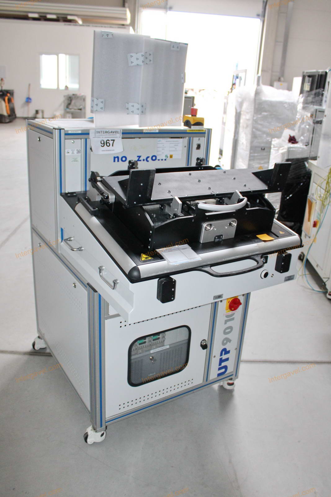 Bontott teszt szekrény