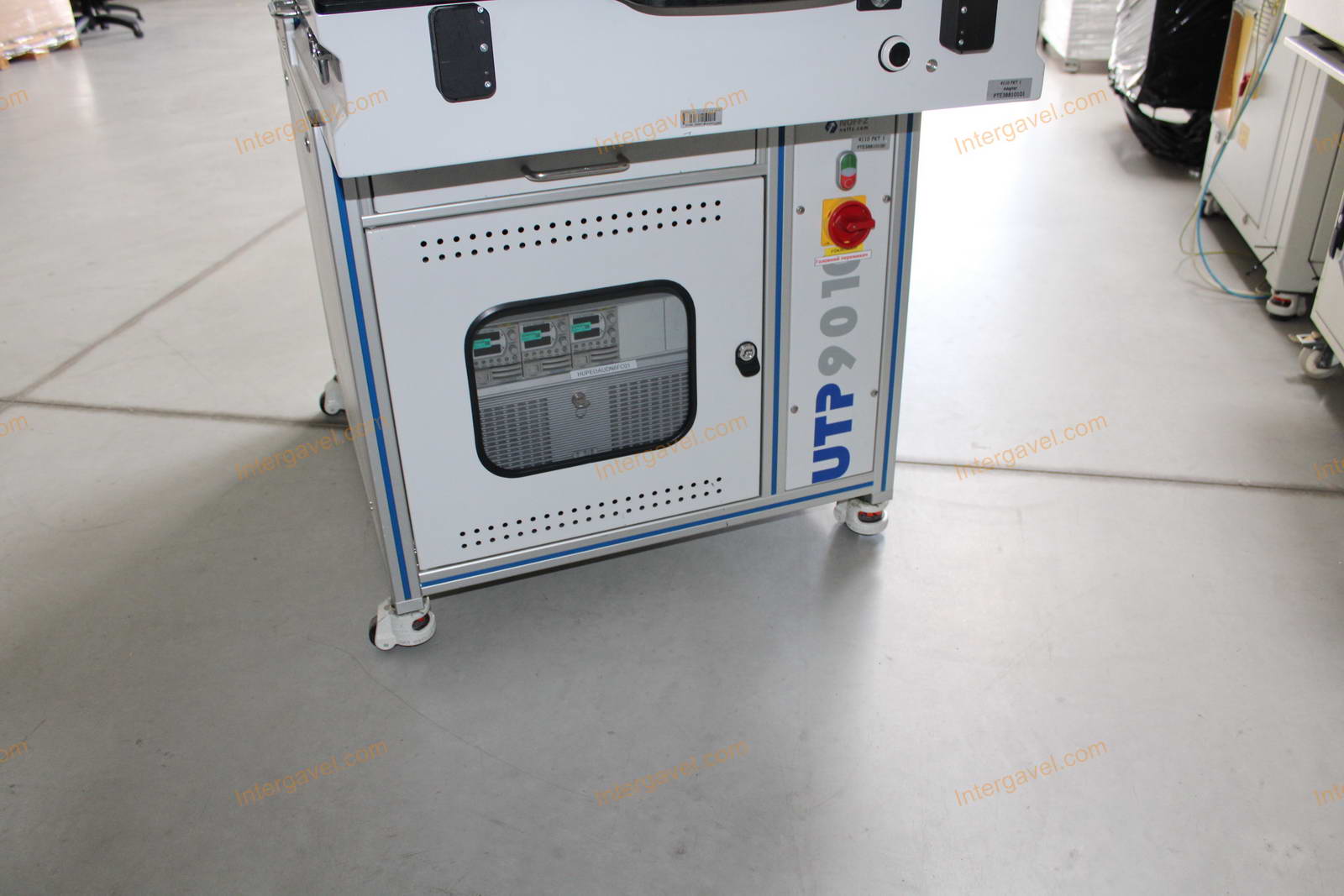 Bontott teszt szekrény 2