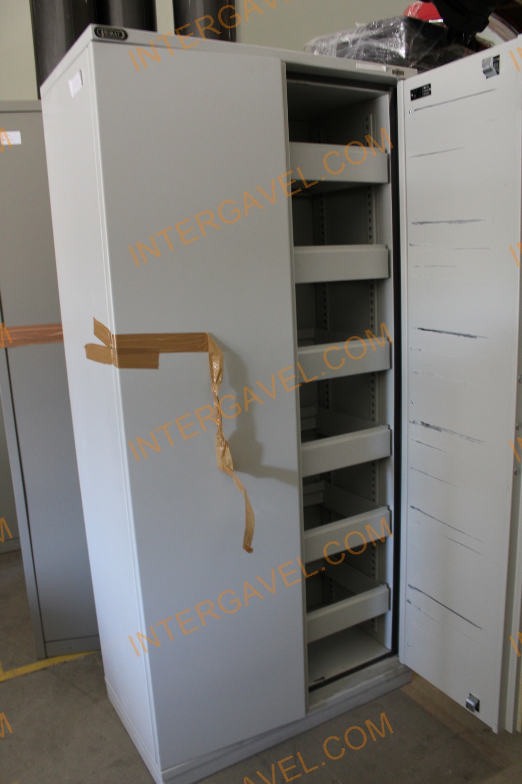 Fém szekrény (RIMAT) 8