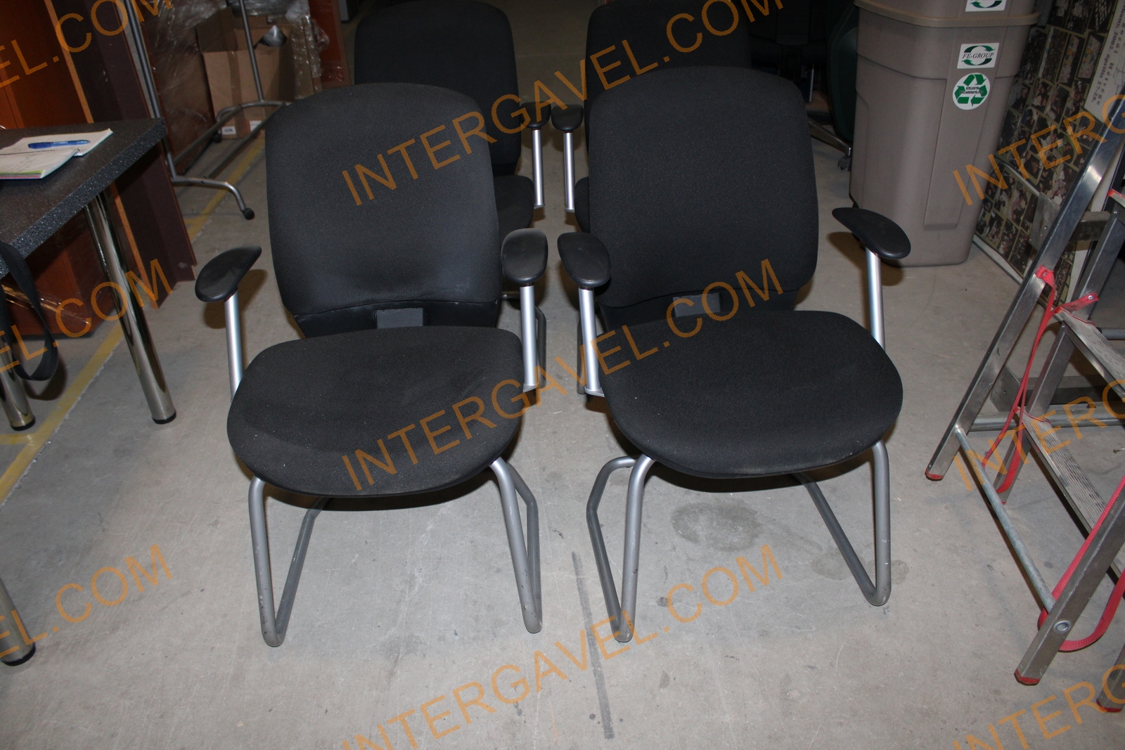 Tárgyalószék (fekete-szánkótalpas)