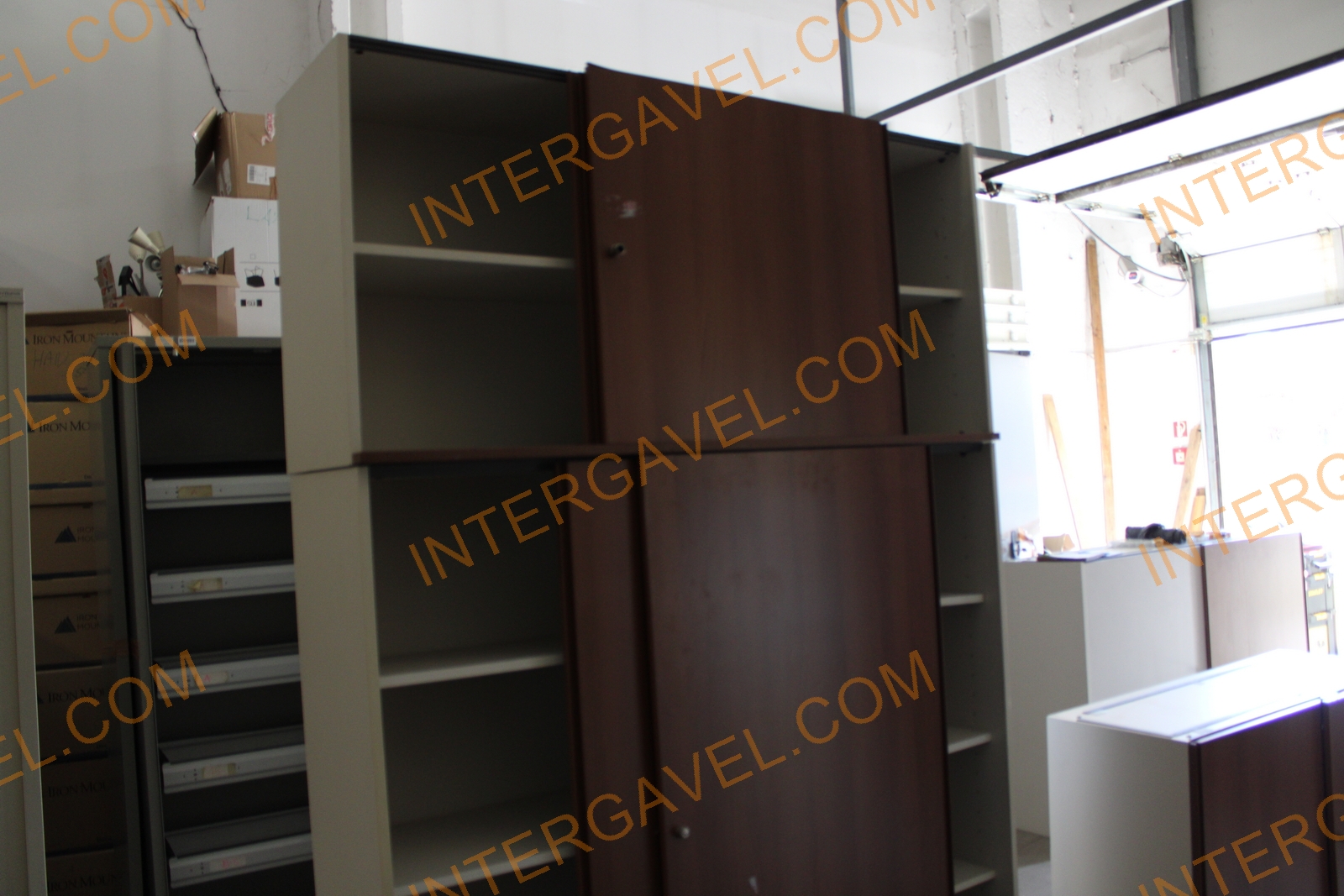 Polcos szekrény (tolóajtós-barna) 3