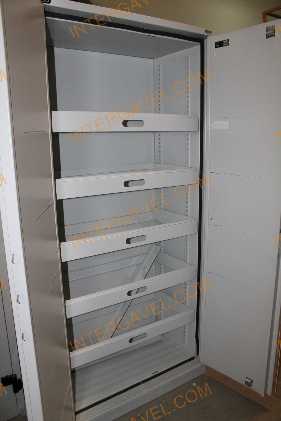 Fém szekrény (RIMAT) 3