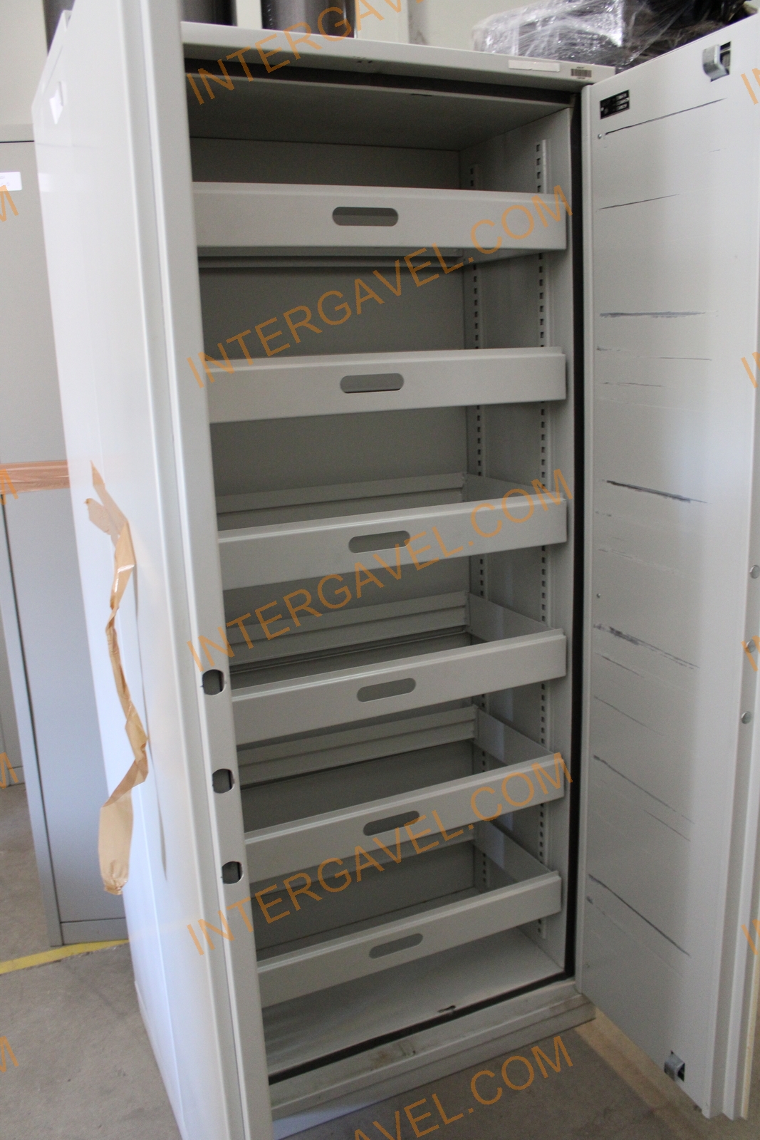 Fém szekrény (RIMAT) 9