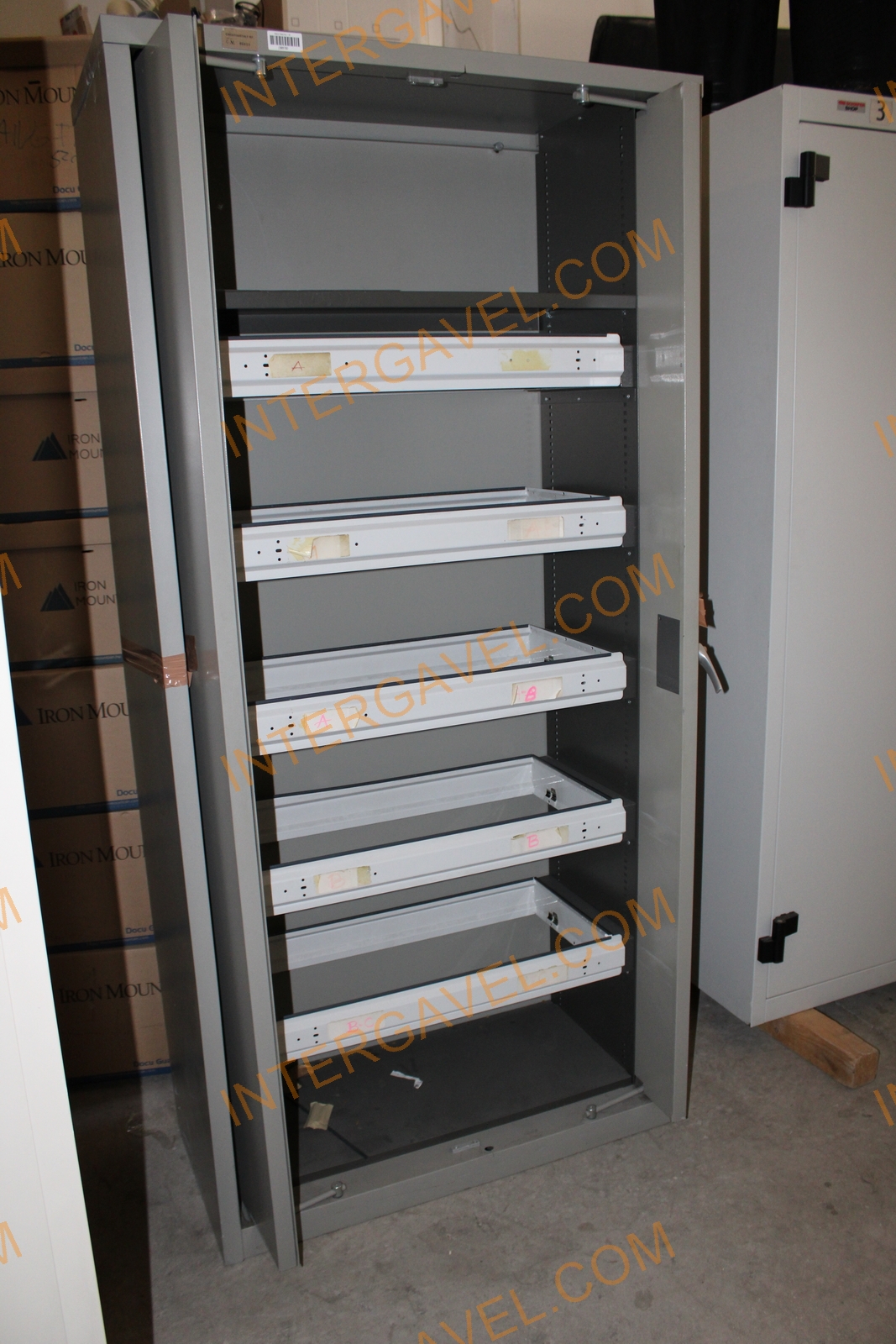 Fém szekrény (sötétszürke) 4