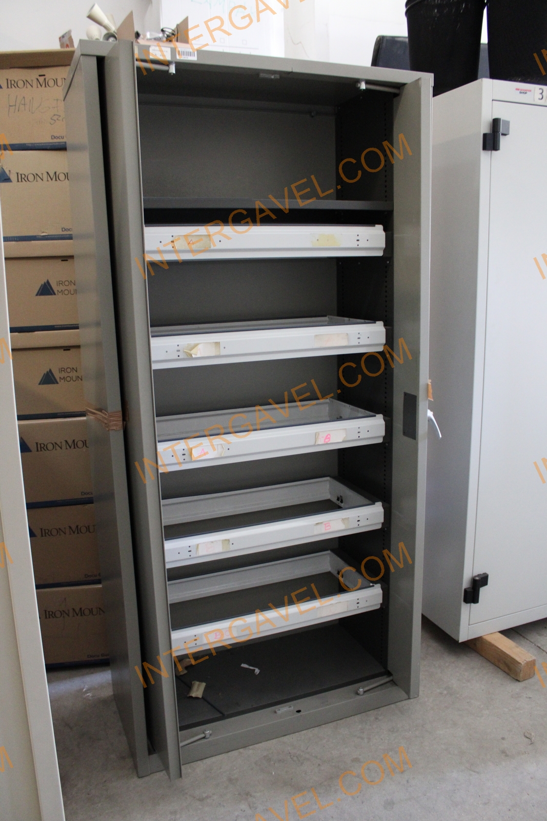 Fém szekrény (sötétszürke) 3