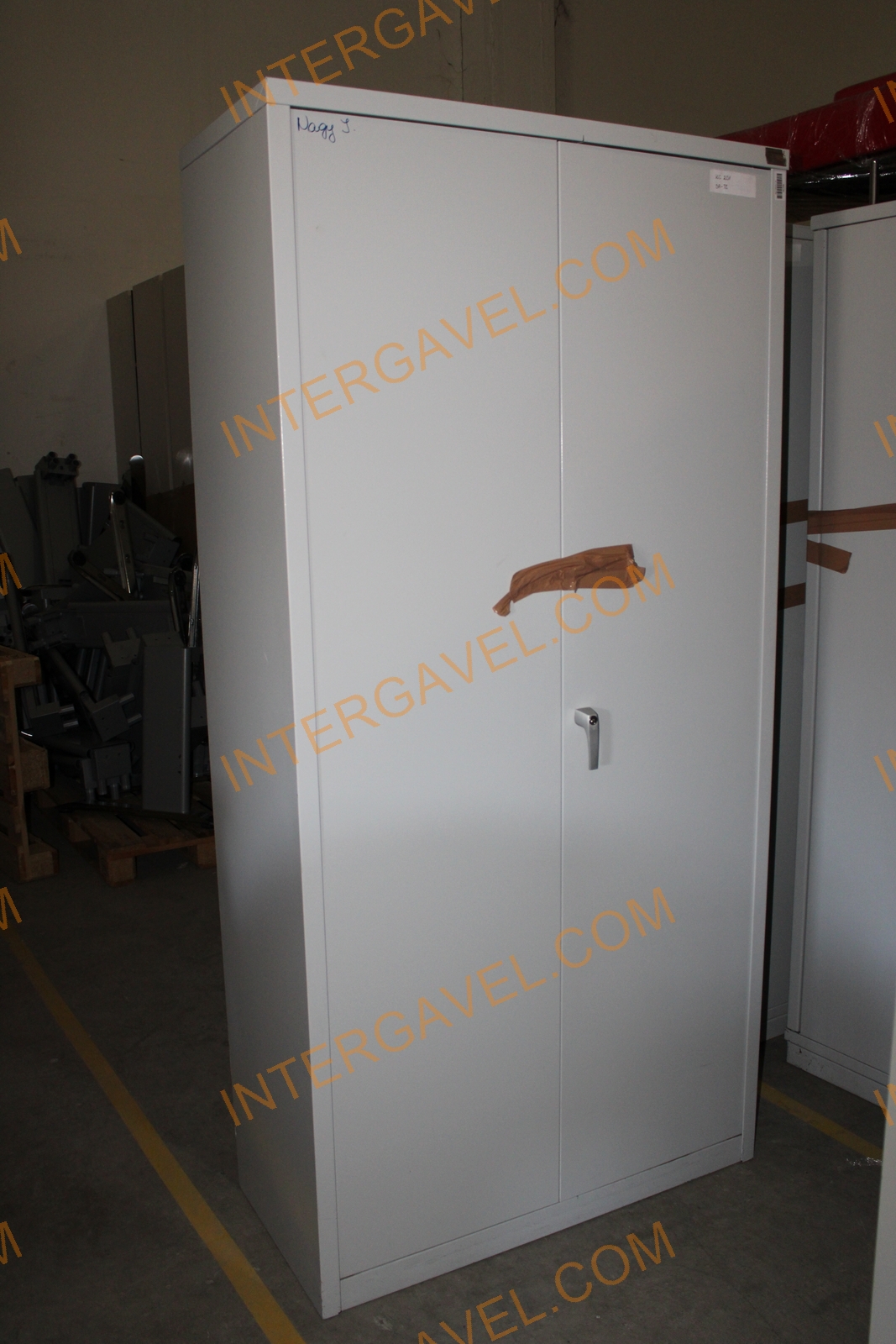 Fém szekrény (világosszürke)