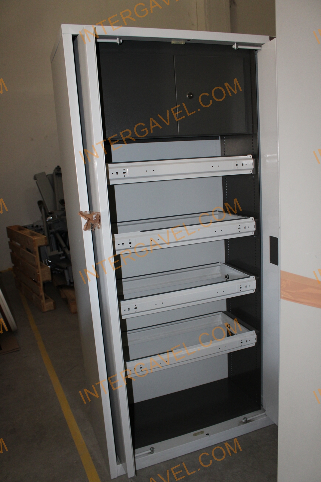 Fém szekrény (világosszürke) 2