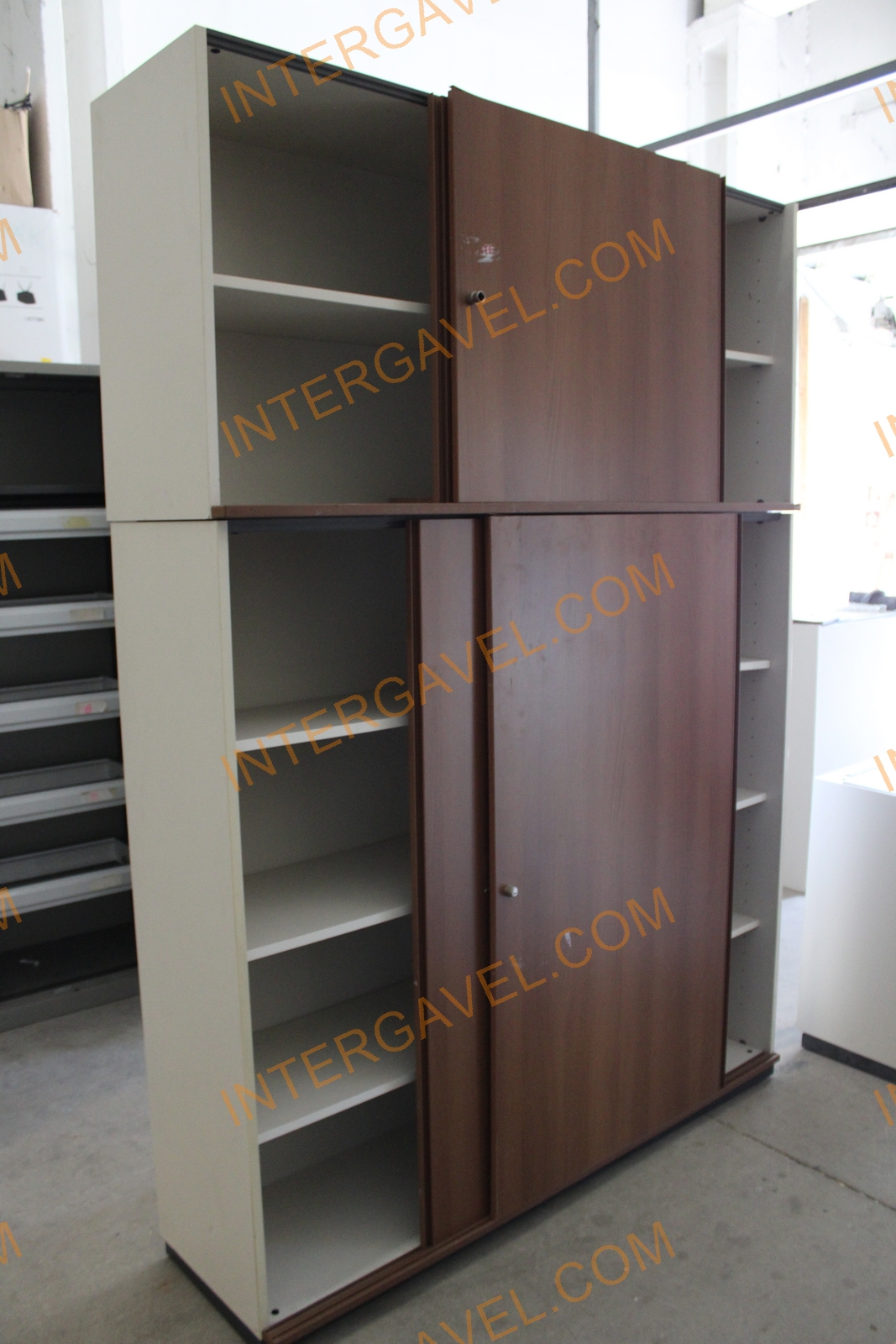 Polcos szekrény (tolóajtós-barna) 2