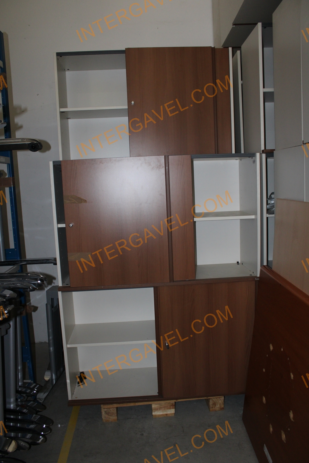 Polcos szekrény (tolóajtós-barna) 3