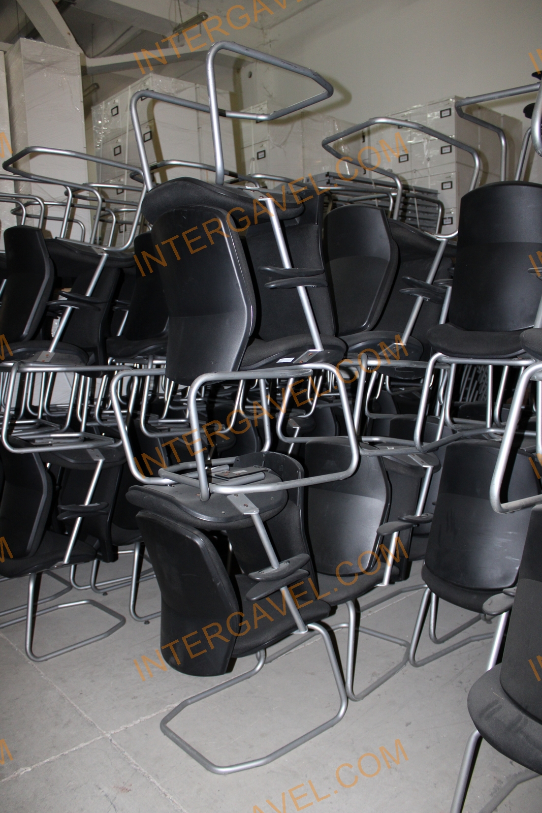 Tárgyalószék (fekete-szánkótalpas) 4