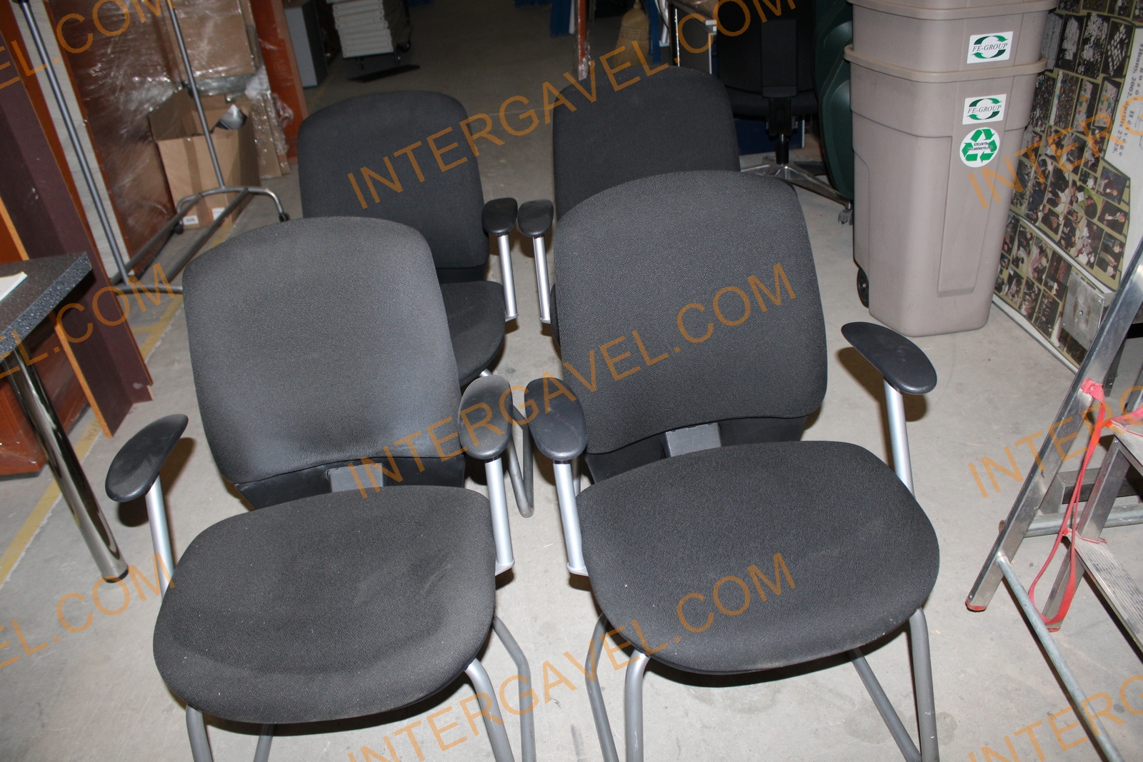 Tárgyalószék (fekete-szánkótalpas) 3