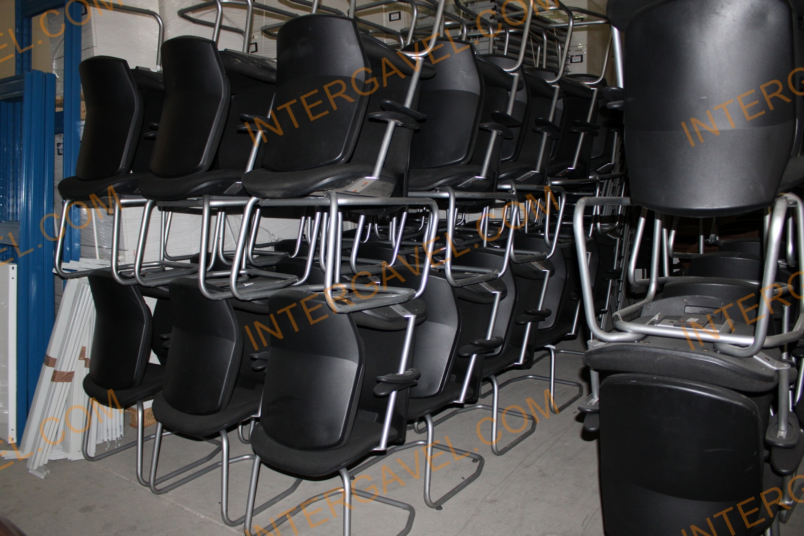 Tárgyalószék (fekete-szánkótalpas) 5