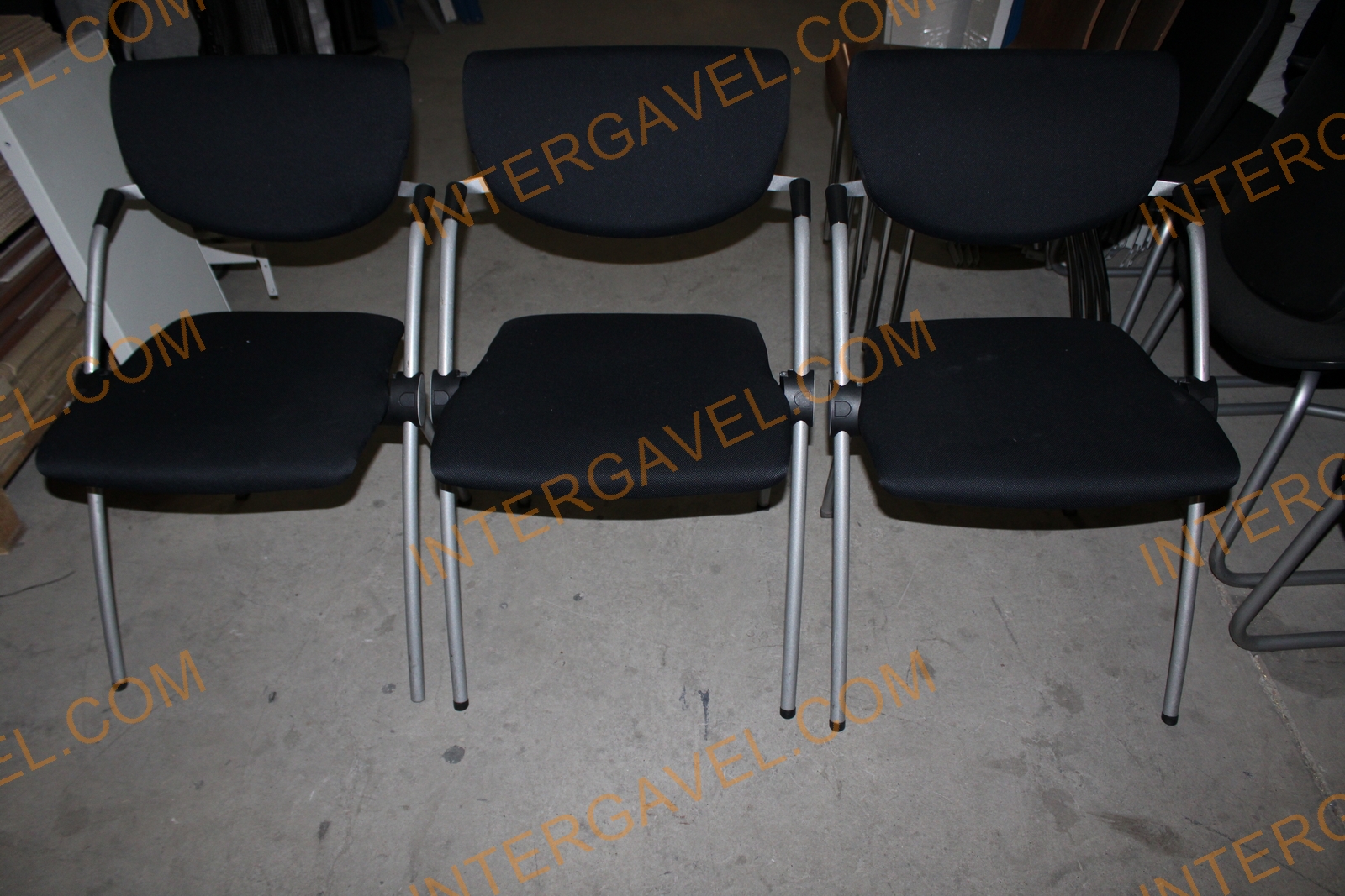 Tárgyalószék (fekete-tűlábas)