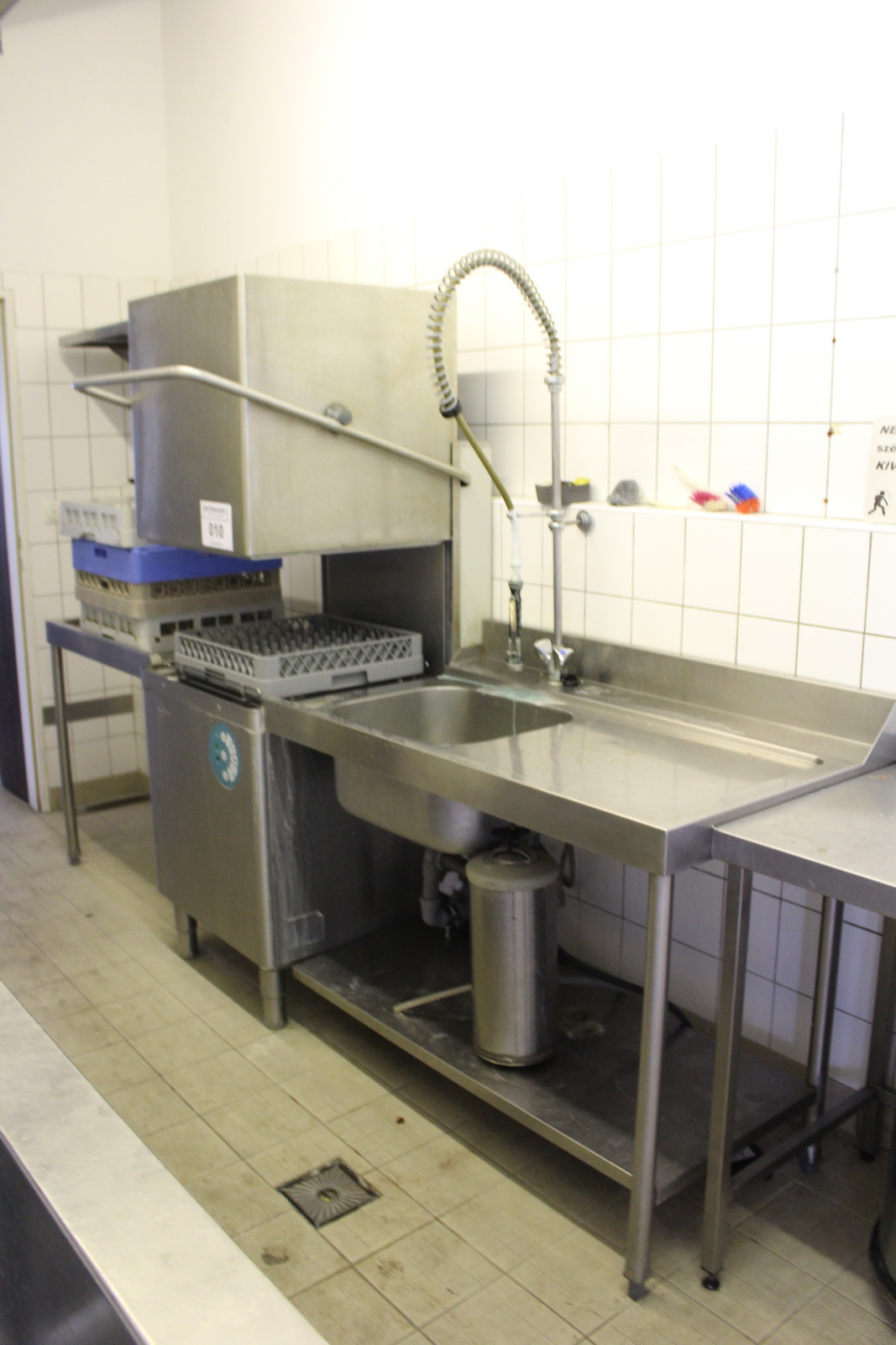 Mosogatógép befutó- és kifutó asztallal 3