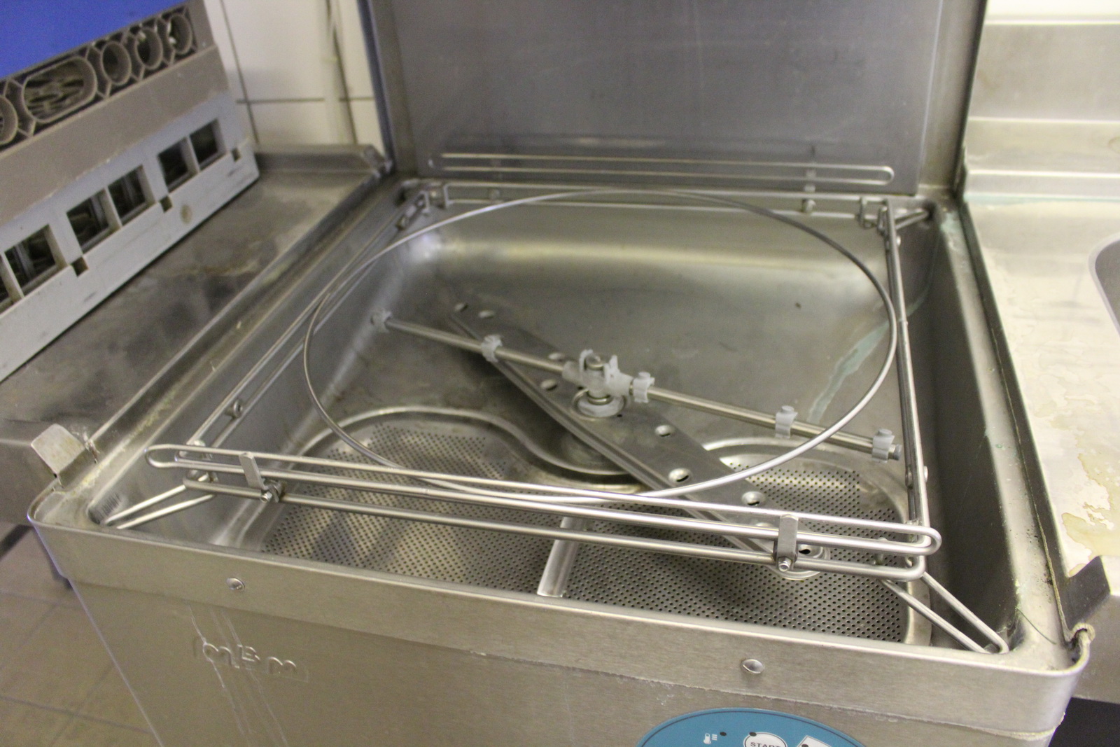 Mosogatógép befutó- és kifutó asztallal 5