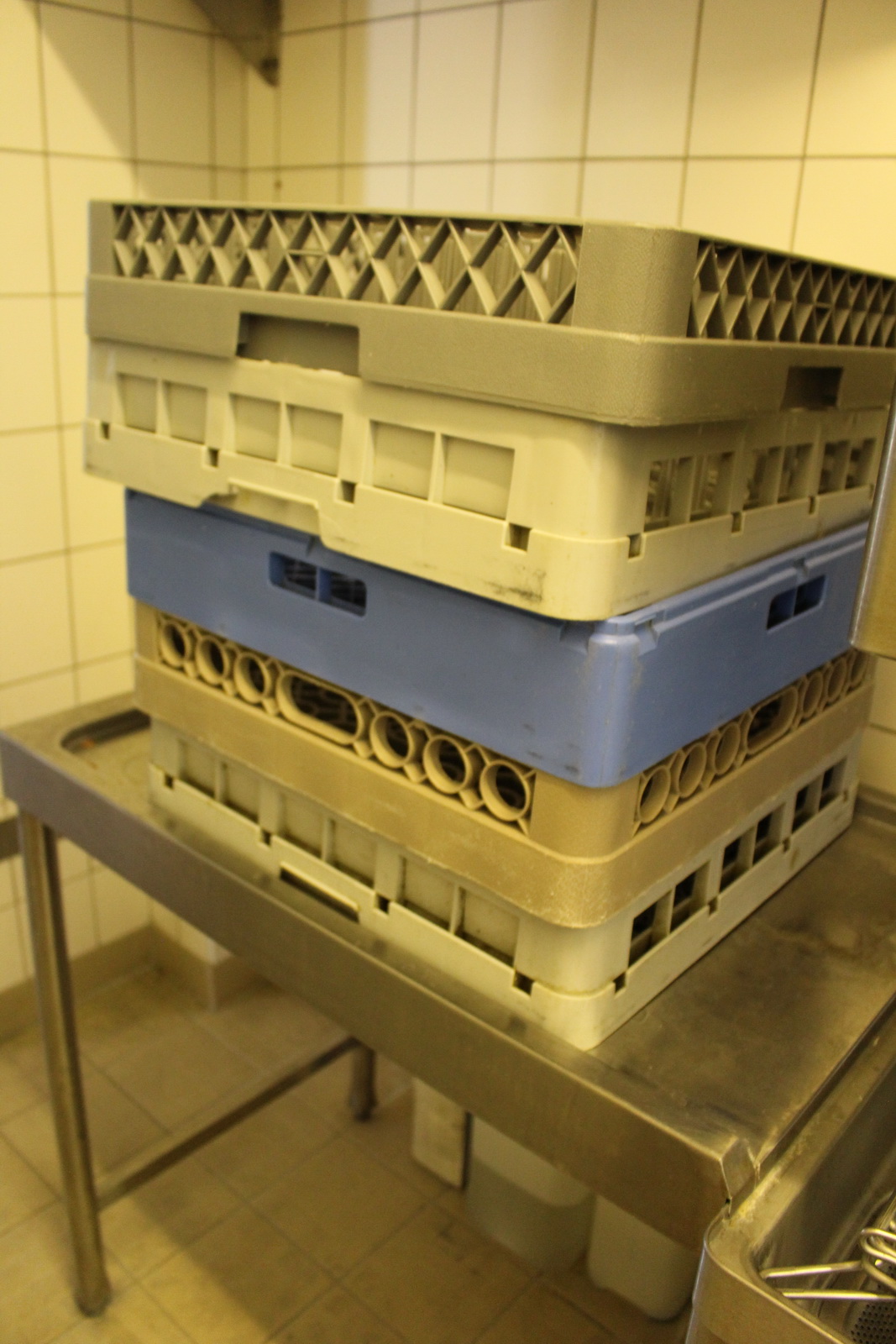 Mosogatógép befutó- és kifutó asztallal 7