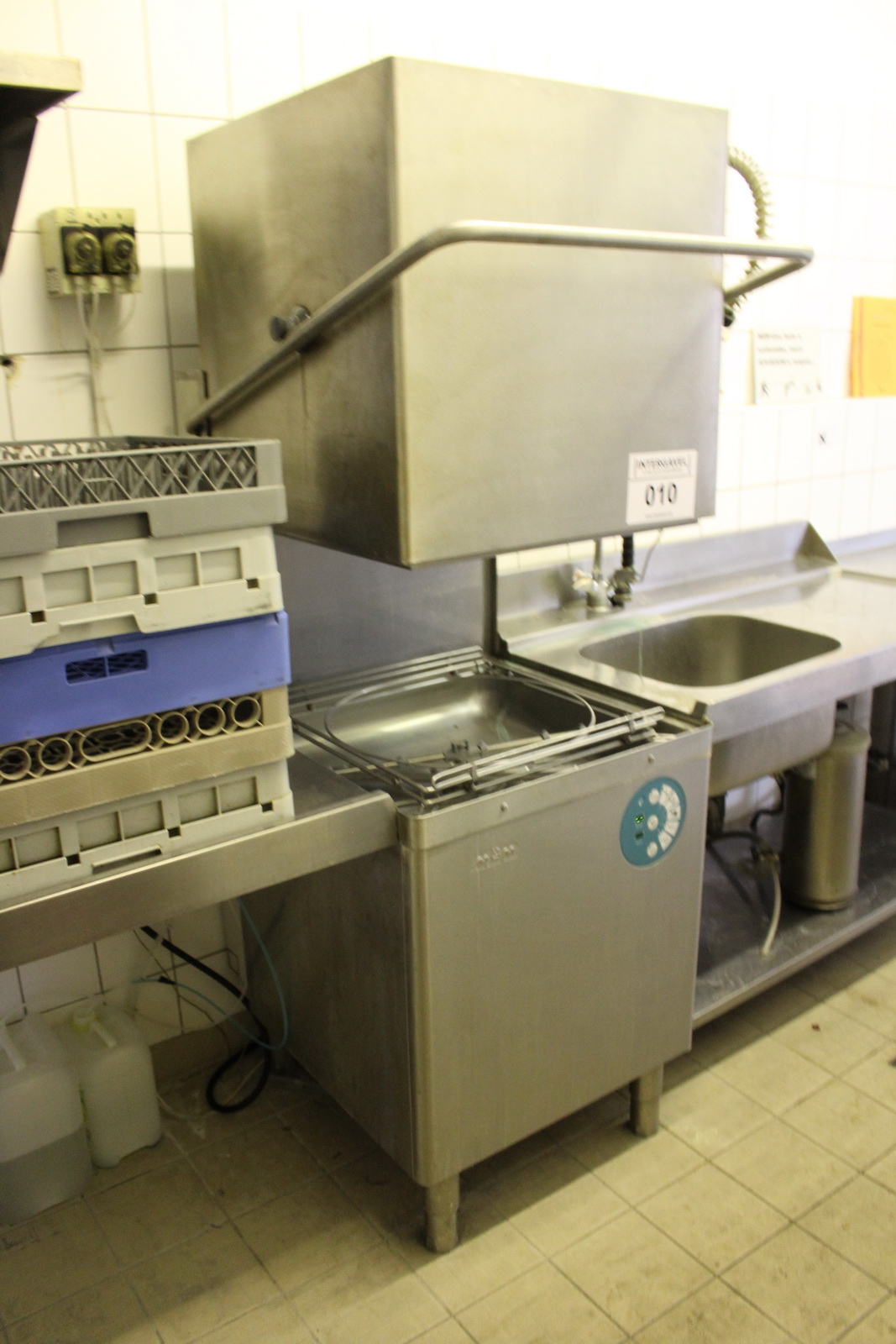 Mosogatógép befutó- és kifutó asztallal 8