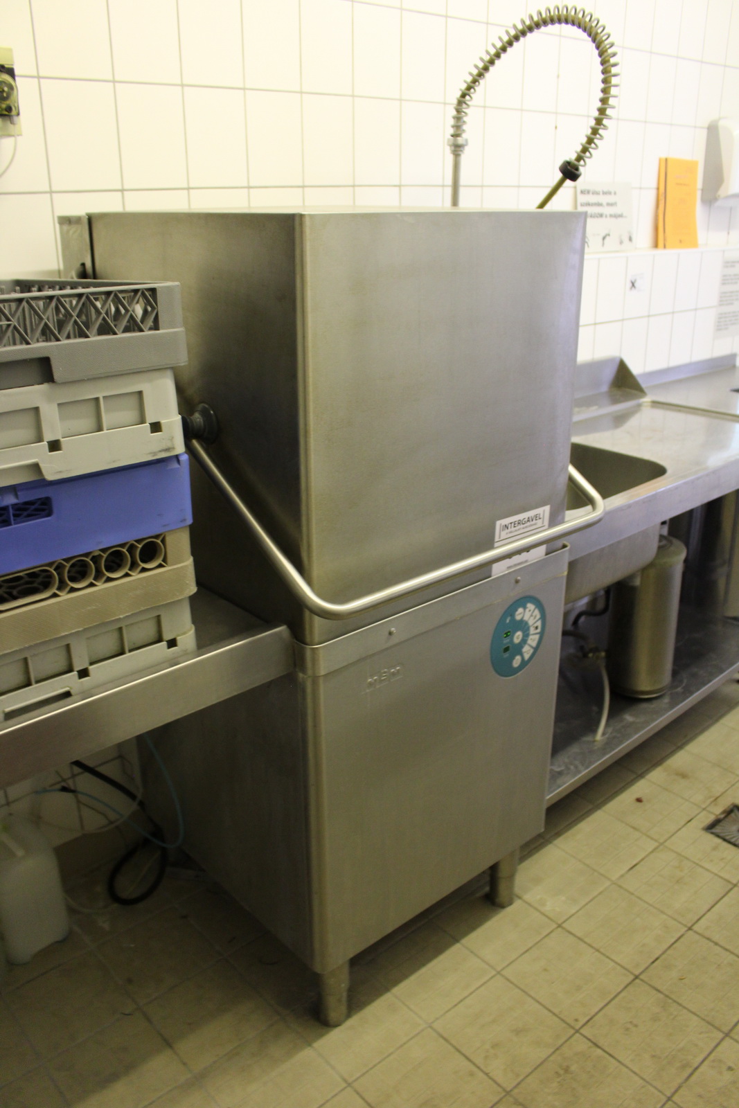 Mosogatógép befutó- és kifutó asztallal 9