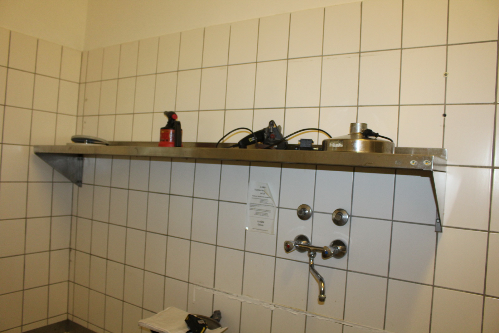 Munkaasztal és polc 2