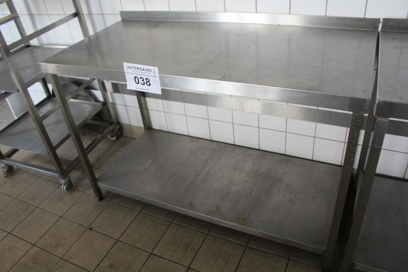 Munkaasztal és polc 2