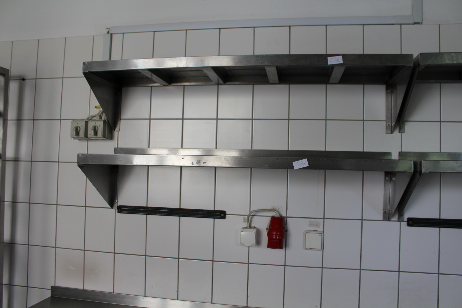 Munkaasztal és polc 3