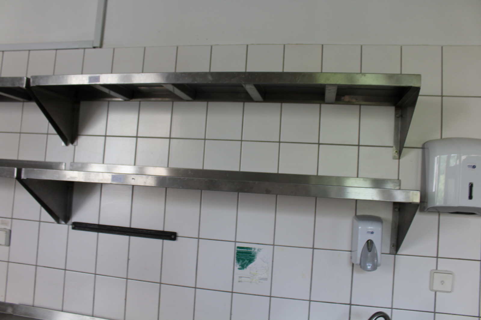 Munkaasztal és polc 3