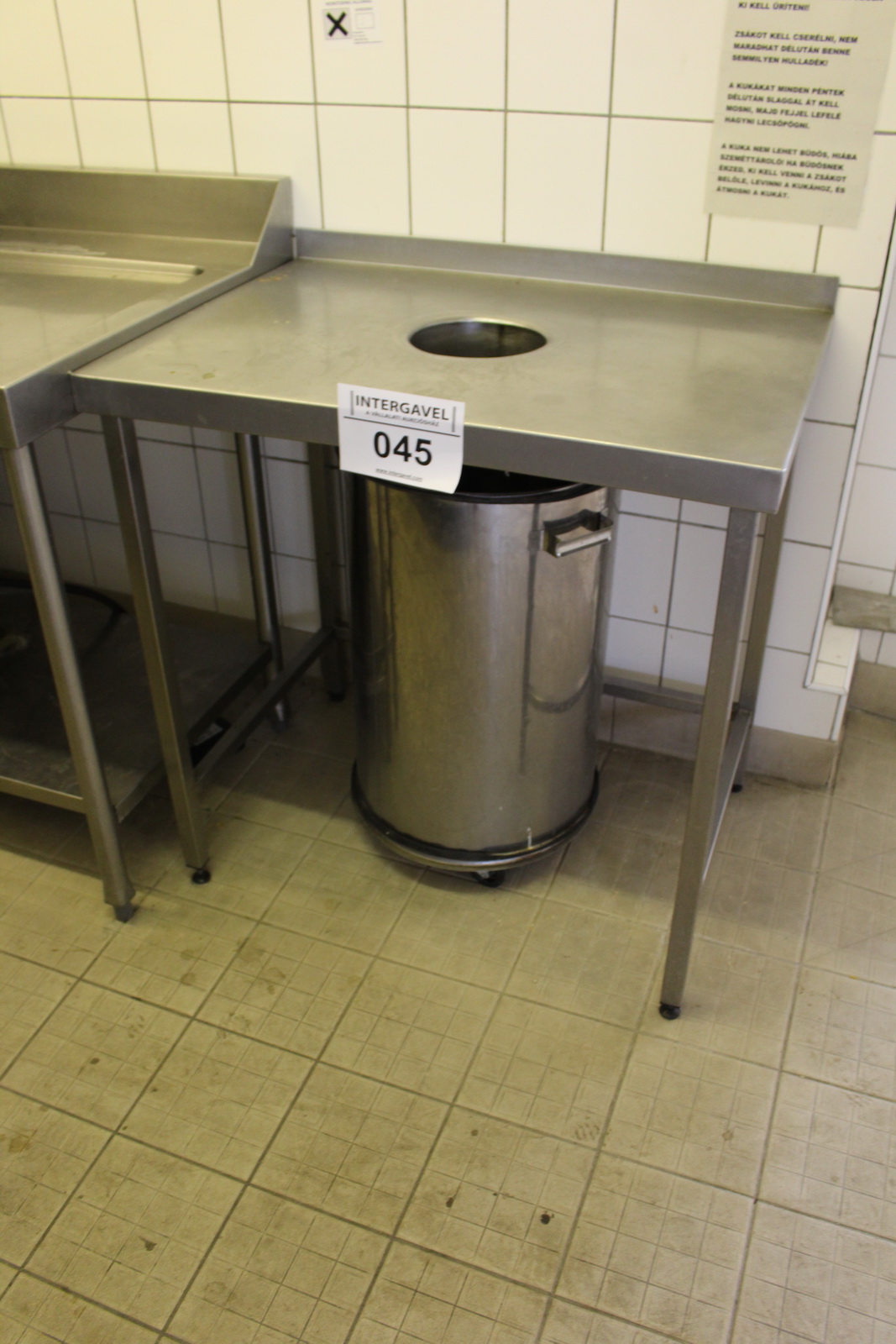 Moslékoló asztal és szemetes 1